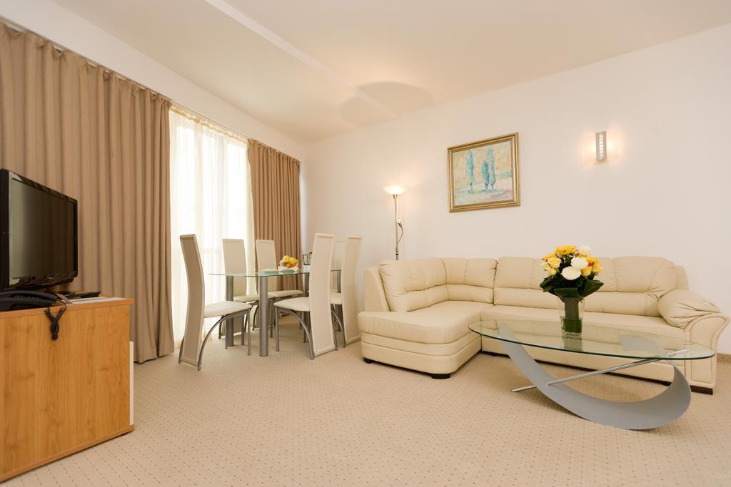 Apollo Spa Resort - Premium All-Inclusive , Pools & Free Beach, Individual Ac In Every Room Golden Sands Quarto foto